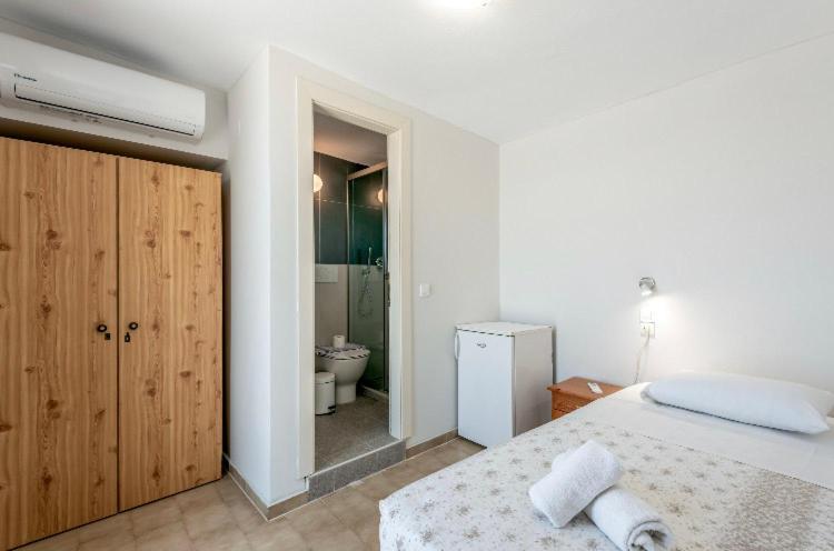 Frini Hotel Chrissi Akti Chania Exterior foto